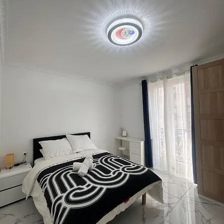 Superbe Renove Au Coeur De La Capitale * Paris